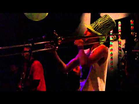 Uturungo- Cumbia Acida (Chico Trujillo) + El Chingui Chingui