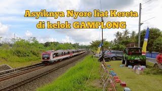 Download lagu Nyore di kelok Gamplong nikmati lalu lalang Kereta #kai #keretaapi #keretaapiindonesia #gamplong  mp3