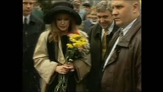 Iconic Russian singer asks to be named 'foreign agent'