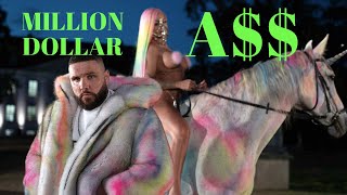 Musik-Video-Miniaturansicht zu MILLION DOLLAR A$$ Songtext von KATJA KRASAVICE x FLER