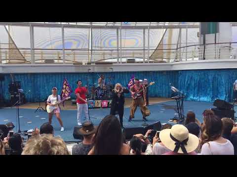 Bonnie Tyler and DNCE Perform Total Eclipse of the Heart During a Total Eclipse