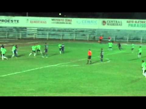 Melhores momentos do zagueiro Lucas Barreto.