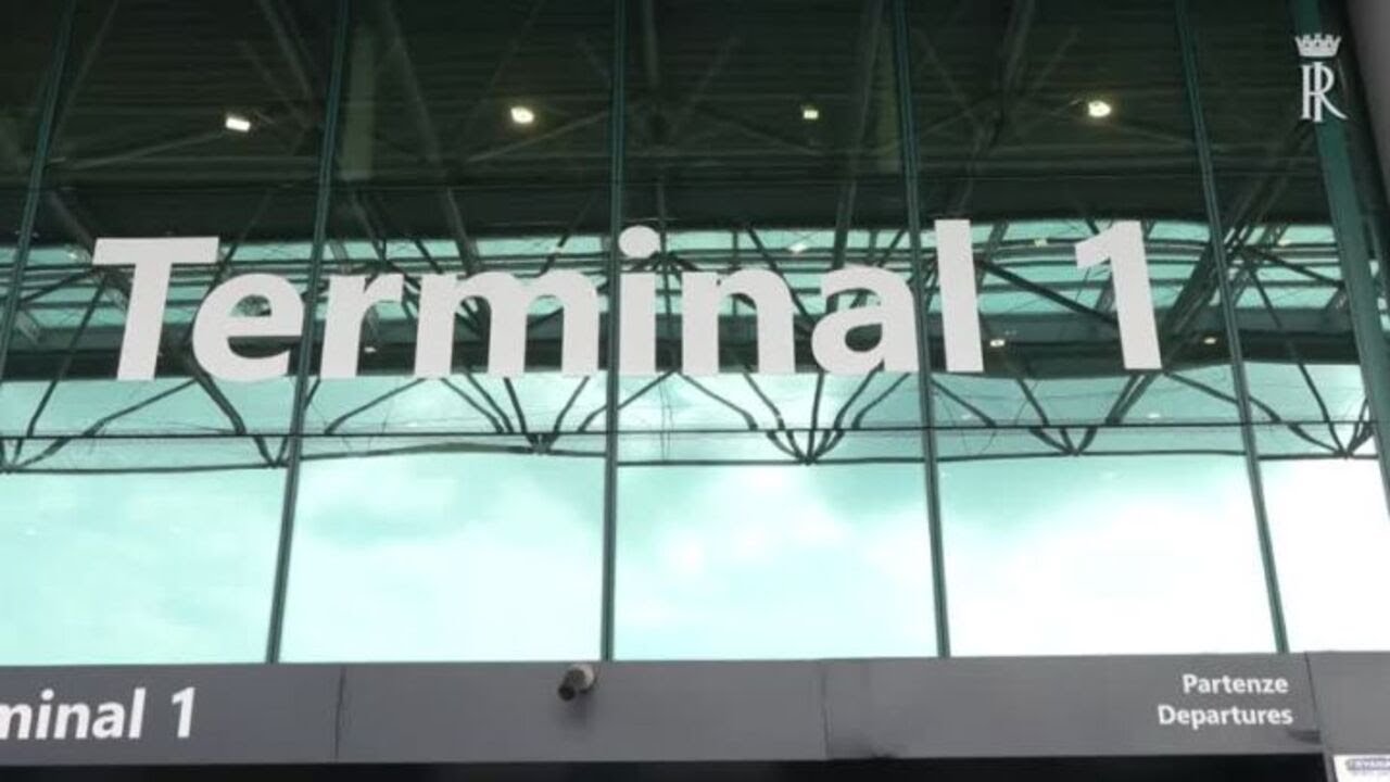 Mattarella all'aeroporto di Fiumicino per il festeggiameto del 65esimo anniversario