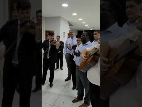 É Cristo Quem cuida de ti - Alexandre Quintiliano e amigos ... canta muito!