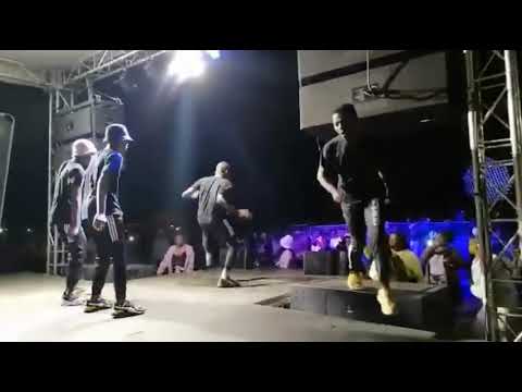 Dladla Mshunqisi - Uphetheni Esandleni (ft. DJ Tira, Sizwe Mdlalose & Assiye Bongzin)