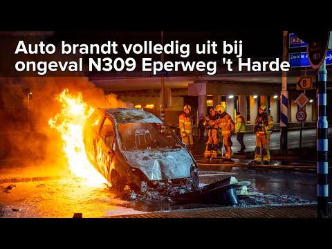 Auto brandt volledig uit bij ongeval met gewonde N309 Eperweg 't Harde - ©StefanVerkerk.nl