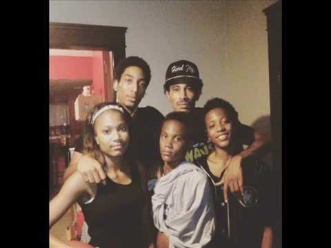 Layzie Bone - Family Is My Everything Feat. Thin C