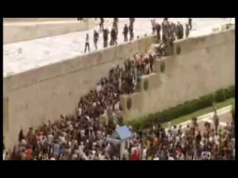 Grecia - Gli scontri di Atene tra manifestanti e forze dell'ordine 4