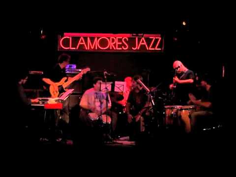 Gere (Jose Guereñu) y su banda en Clamores,Madrid tocando Manteca.