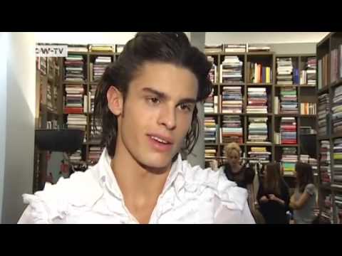 Karl Lagerfeld and his Muse | euromaxx