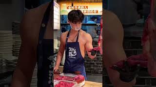 Download lagu Pria Besar?😅 #untukmu #cowok #douyin #restoran #makananlaut #cina #tampan #kafe mp3