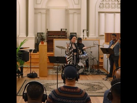 Lisa Bello x MikeMRF- Deez (LIVE)