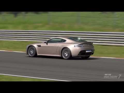 Aston Martin V8 Vantage S '15 no tuned Brands Hatch