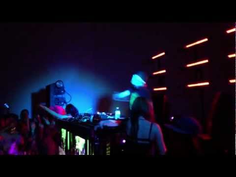 Funtcase dropping "disco stick rock & roll" Trolley Snatcha (LIVE)