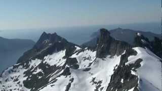 preview picture of video 'På toppen av Hollenderen 1017 moh. på Kvaløya'