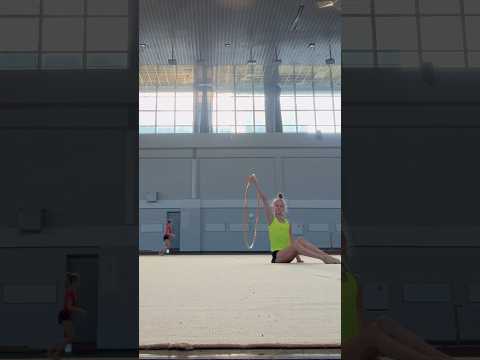 Риск с обручем с сложной ловлей💛 #художественнаягимнастика#хг#спорт #скакалка #обруч #булавы #лента