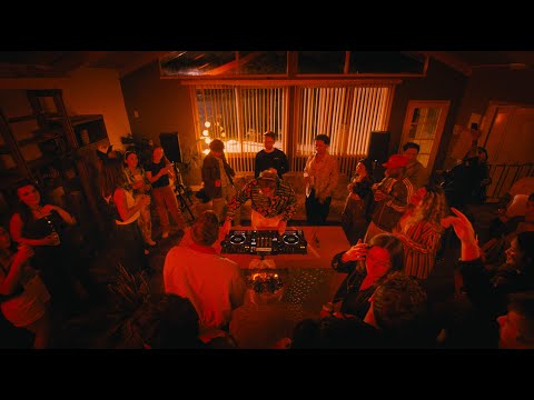 Disco/Funk-House set in an LA living room (FLORA Listening Party #1)