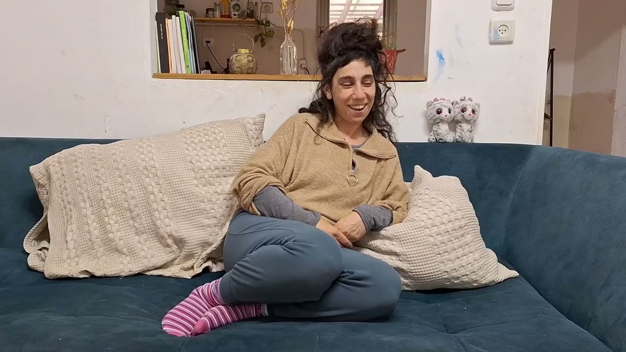 עדויות | אופיר | מונדלה ~ התנועה הנשית