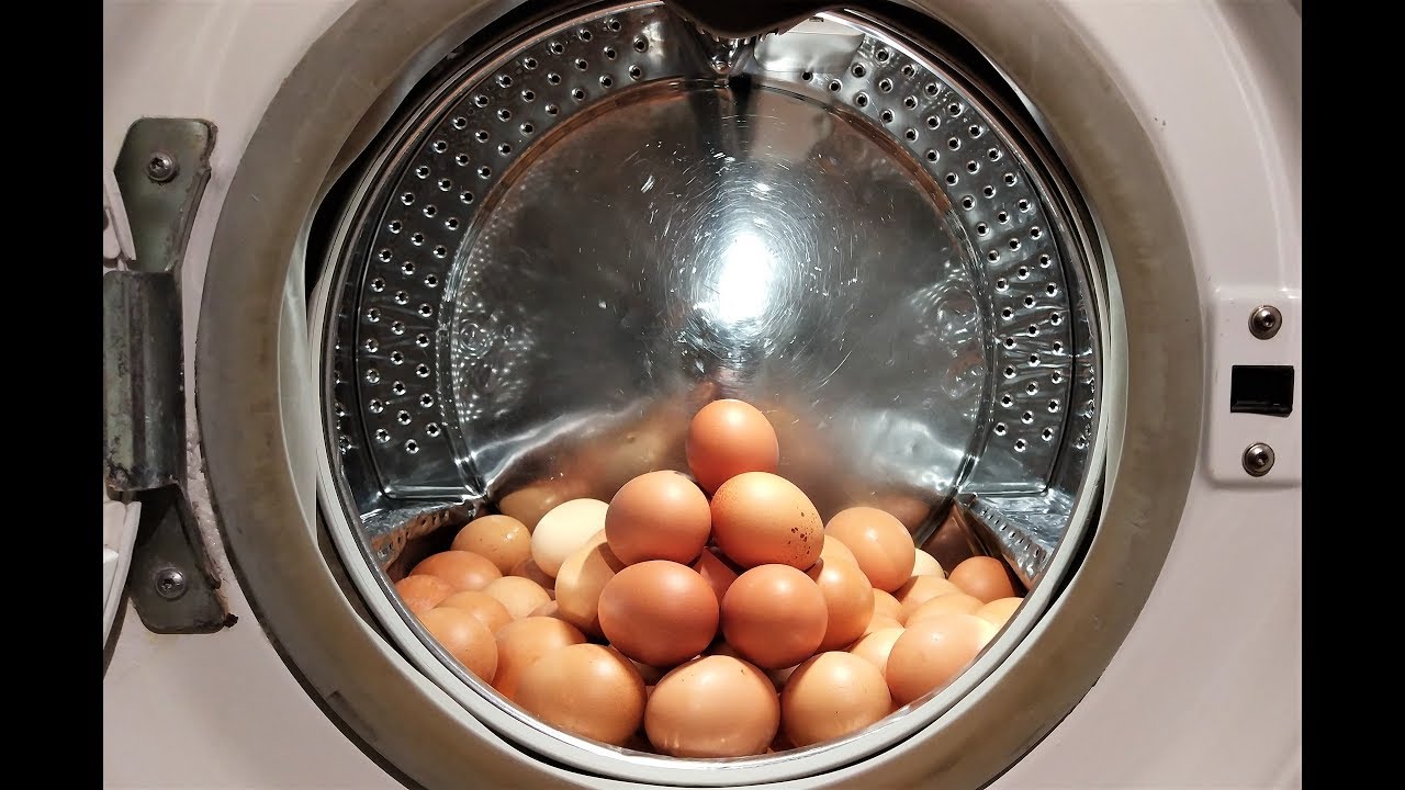 Lavare o non lavare le uova prima di usarle? Qual è la scelta più sicura?