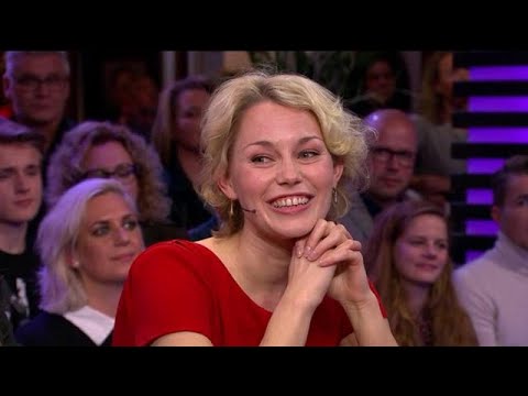 Hoe dirigeer je? Maestro Maartje legt het uit! - RTL LATE NIGHT
