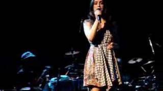 Roberta Sá - Casa pré-fabricada