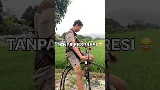 Download lagu TANPA EKPRESI WALAUPUN SUDAH BISA 😂 #sepeda #pennyfarthing #gowes #highwheeler mp3