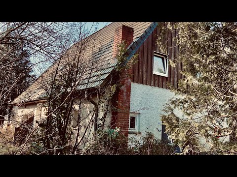 DAS VERLASSENE HAUS AM STRASSENRAND (LOST PLACE)