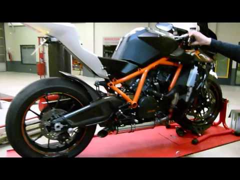KTM RC8 met op maat gemaakt EPS uitlaatsysteem