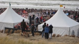 preview picture of video 'Nieuwjaarsuik Egmond aan zee 2014'