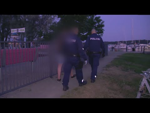 Aggressiivinen häirikkö - Poliisit Savonlinna