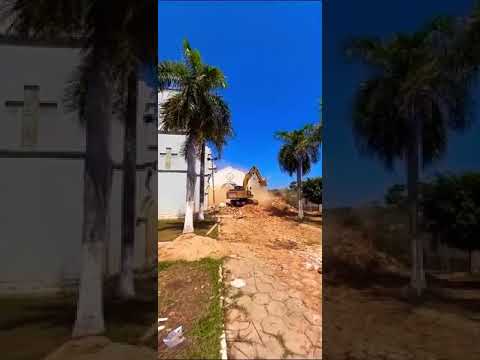 Igreja Matriz de Dom Pedro Maranhão sendo destruída