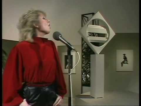 Ann Christy - Walk Out In The Rain