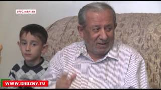 Командир чеченского ОМОНа Алихан Цакаев навестил семьи бойцов подразделения, погибших при исполнении