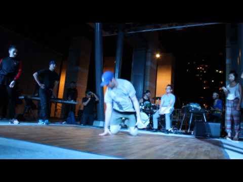 LOAS & BNICE vs ALBINO ZEBRAS | ROCK THE COLISEUM 2015