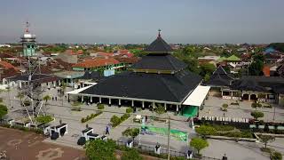 Download lagu Indahnya Arsitektur Masjid Agung Demak Peninggalan Sunan Kalijogo dilihat dari Udara mp3