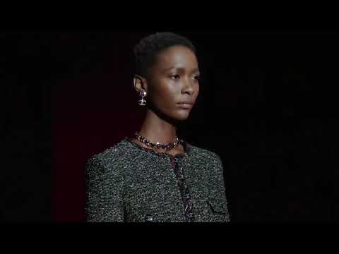 CHANEL Fall Winter 2021-22: Ready to Wear Fashion Show | Trendsetting Styles & Runway Highlights