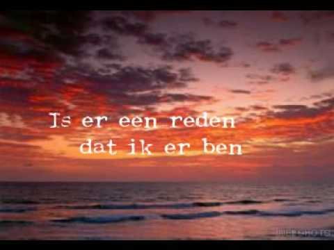 er is iemand die op je wacht