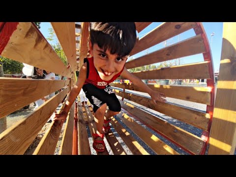 Efe ile Emir survivor parkuruna katıldı. Emir top havuzuna düşünce ağladı!!!