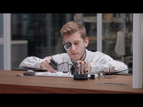 IWC Watchmaker assembles the Ingenieur Perpetual Calendar 41 (IW344903)