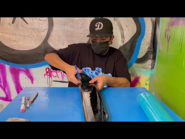 Vídeo relacionado con 100 pegatinas de película de terror con personajes de graffiti, vinilo resistente al agua, negro y blanco, pegatinas de terror para portátil, maleta, Halloween, decoración de pared