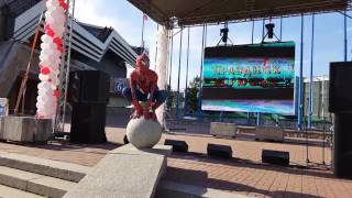 Spider-man's tricks on the celebration