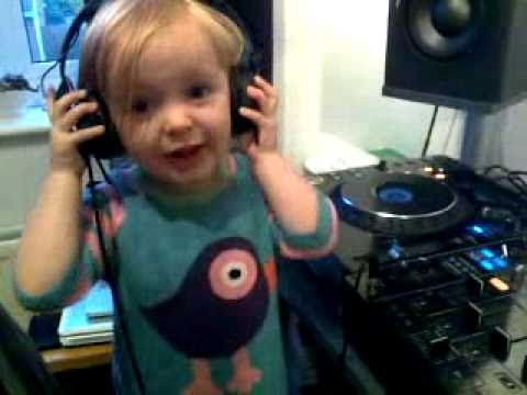 DJ Freya - Taio Cruz - Dynamite