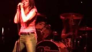 The Donnas - Rock 'N' Roll Machine (Live)