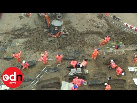 Grave of Captain Flinders unearthed in HS2 dig
