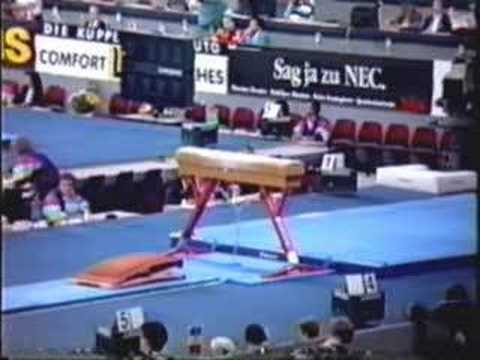 89 Worlds WAG Team Finals Pak Gyong Sil (PRK) VT