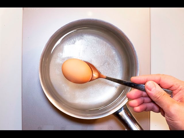 Vídeo relacionado con Take2 99005 - Abridor para Huevos pasados por Agua, diseño de balón de fútbol