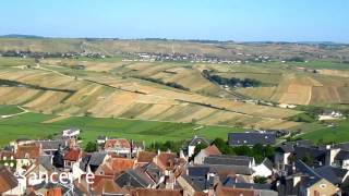 preview picture of video 'Wine Tour Loire Valley: Sancerre, the village, the vineyards, the magnificent view'