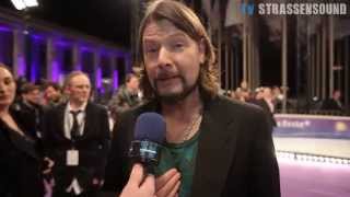 REA GARVEY hört SAMY DELUXE und XAVIER NAIDOO - TV STRASSENSOUND