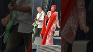 Download lagu Siti Nurhaliza feat Ade Govinda - Menamakanmu Cinta - PESTAPORA 2025 (JI Expo Kemayoran) mp3