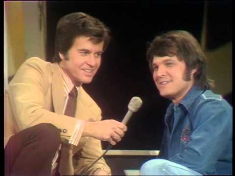 Dick Clark interviews Tommy Roe on The Rock N Roll Years part 1